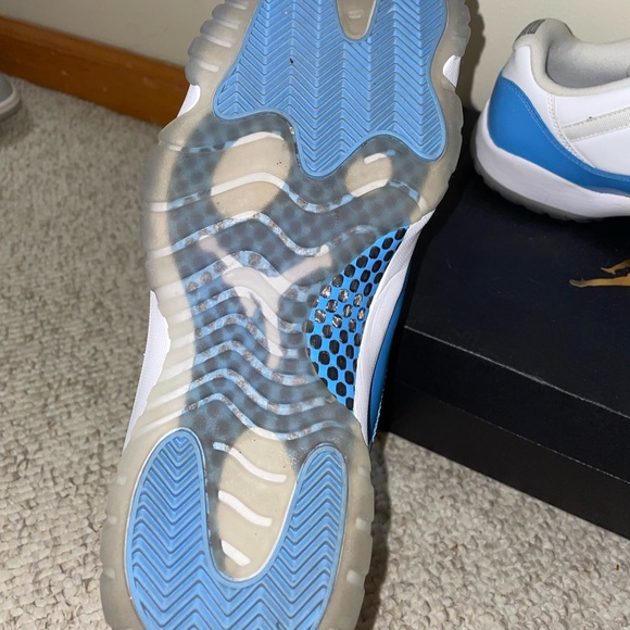 UNC Jordan 11’s size 11
